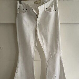 STILL FEELS LIKE SUMMER!!
FREE PEOPLE BELL BOTTOMS
Condition:  Never been worn.